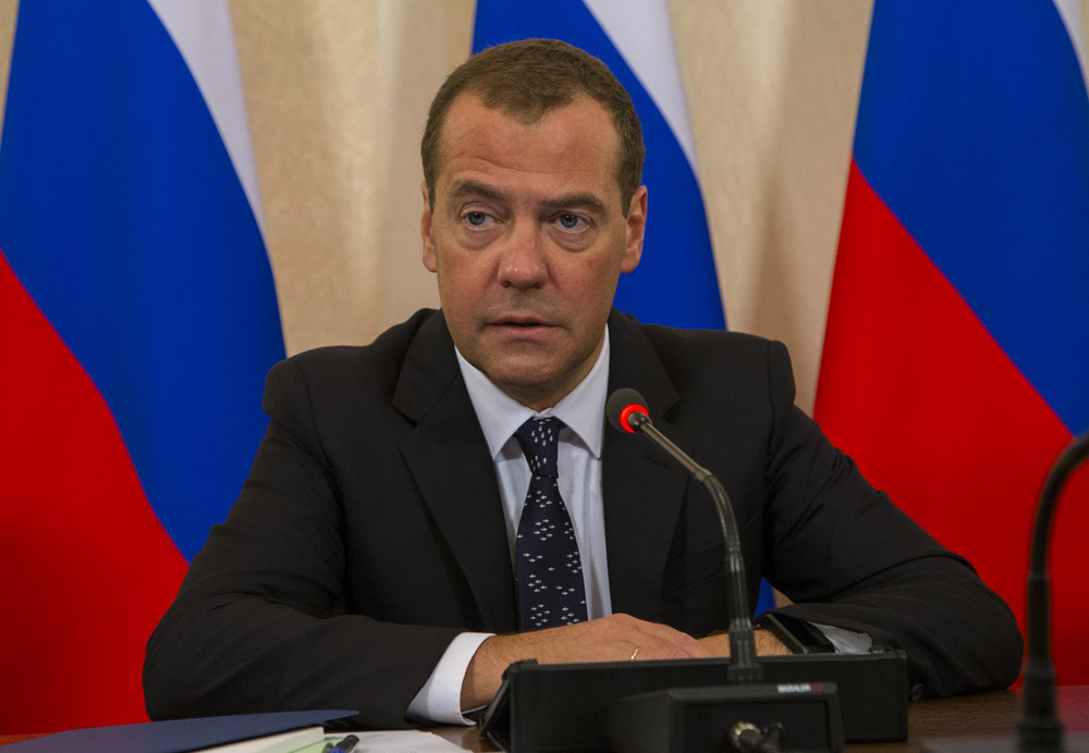 Правительство попросить. Глава картинка. Медведев на Сахалине.